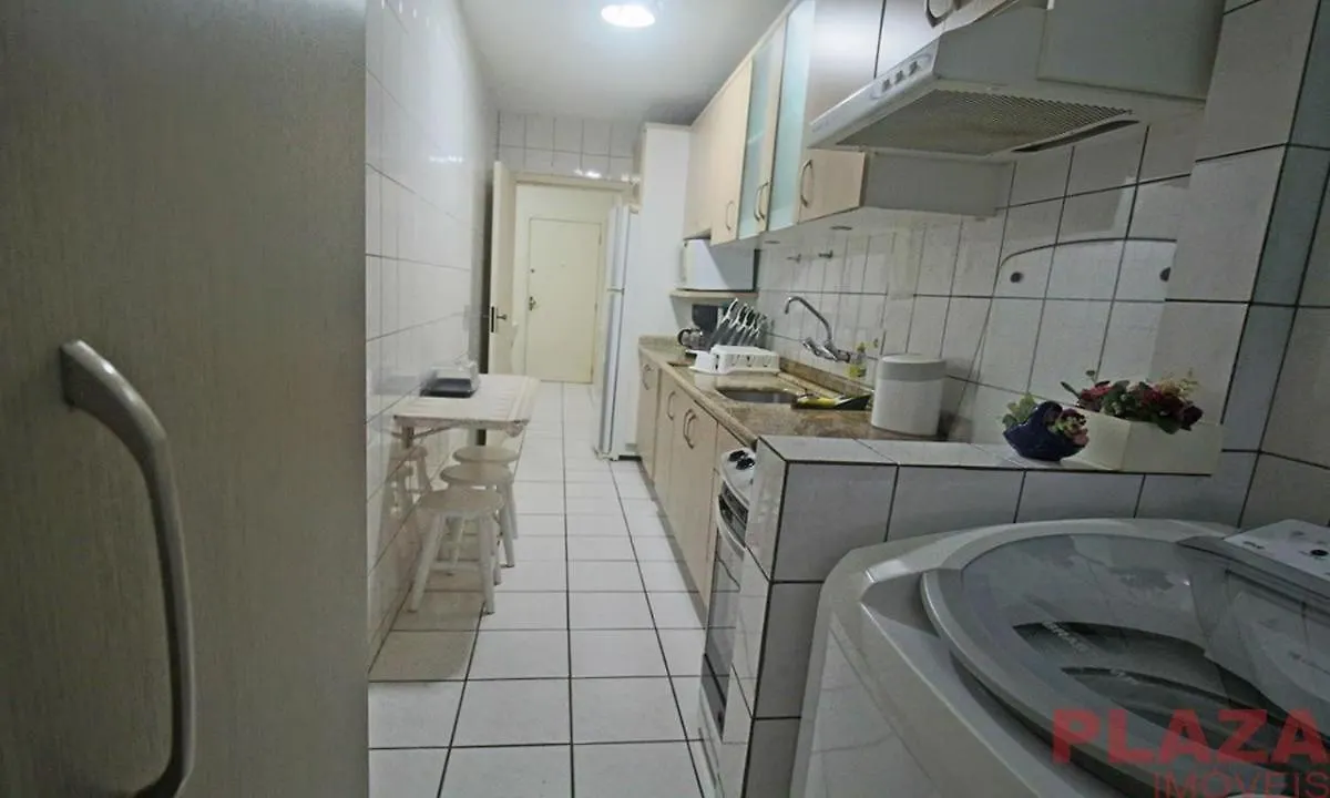 A Poucos Metros Da Praias, Com Rua Reta - Para Ate 10 Pessoas Balneário Camboriú 0*,